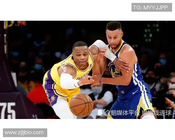 MVP今夏险些无球可打!控卫转型大前场均20+11+8,要冲全明星