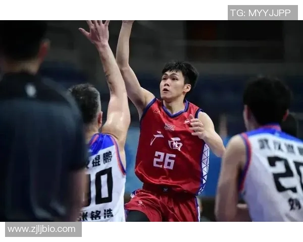 庞峥麟29分8助闪耀赛场,男篮后卫难题迎转机